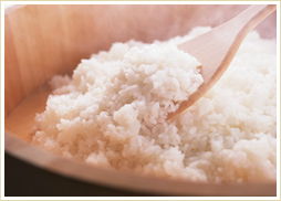 「味が濃い」のは、ごはんの友だから。